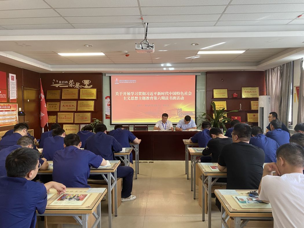 开展主题教育读书活动-刘随平摄.jpg